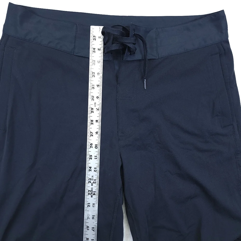Lululemon Men's Black Activewear Drawstring Big Logo Vintage Shorts Size 36